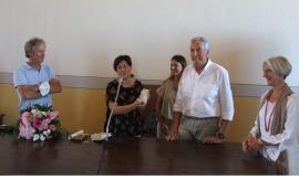 Recanati, Anna Baleani va in pensione: festa nella Sala degli Stemmi per la storica messo comunale