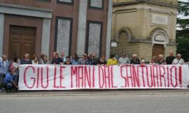 "Giù le mani dal Santuario": nuova protesta del comitato Tutela Area Verde S.S. Crocefisso