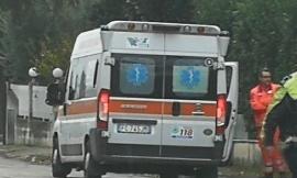 Ussita, giovane operaio cade dall'impalcatura: trasferito d'urgenza a Torrette