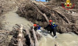 Alluvione Marche, ancora nessuna traccia dei due dispersi: in azione anche i sommozzatori