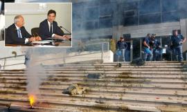 Sacchi di fango contro la sede della Regione, Saltamartini: "Piena solidarietà alle forze dell'ordine"