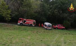 Brucia scarti di potature e l'incendio diventa incontrollabile: muore uomo di 77 anni
