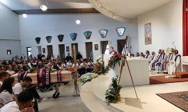 Tolentino, magliette e lacrime per l'ultimo saluto a Emanuele Mosca: "Buon viaggio fratello"