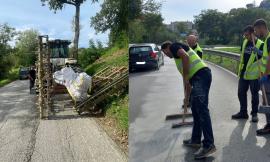 Treia, olio sull'asfalto: motociclista viene sbalzato a terra. Trasportato al pronto soccorso