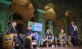 Macerata, il gruppo Fisiomed premia Gianluca Pagliuca al festival Overtime