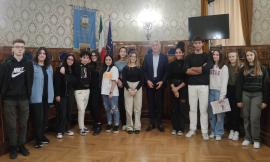 Macerata, giornate del Fai: molti visitatori alla scoperta della sala del consiglio provinciale