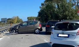 Civitanova, scontro tra tre auto in superstrada: il traffico va in tilt (FOTO)