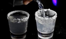Bevono vodka a scuola durante l’intervallo e postano il video sui social: 12 ragazzi sospesi