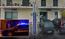 Cingoli, cassaforte con 20mila euro incustodita sul banco: colpo lampo nella notte alla Bcc di Filottrano