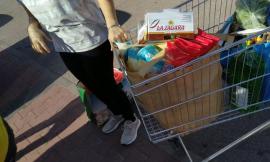 Macerata, corsa al risparmio nei supermercati. “Troppo allarmismo, intervenire sulle bollette” (FOTO e VIDEO)