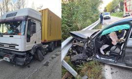 Treia, scontro tra auto e camion: donna resta intrappolata nell'abitacolo (FOTO)