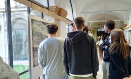 Macerata, "Shooting in Sarajevo": gli studenti dell'ITE "Gentili" in visita alla mostra