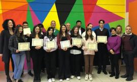 Mogliano, un premio per i giovani studenti più meritevoli: le loro firme nell'Albo d'Oro