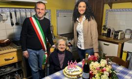 Camerino, traguardo centenario per Marina e Daria. Gli auguri della giunta comunale
