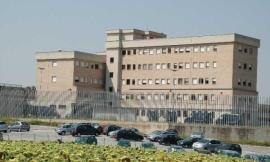 Ancona, detenuti aggrediscono agenti: "Chiedevano celle aperte durante la notte per paura sisma"