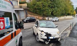 Macerata, tamponamento in via dei Velini: una ragazza trasportata al Pronto Soccorso