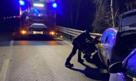 Incidente nella notte, auto resta senza benzina in superstrada e viene tamponata: due feriti