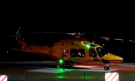 Loro Piceno, auto esce di strada e si ribalta. Un giovane trasportato a Torrette