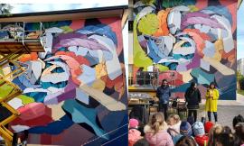 Civitanova, la scuola Rodari cambia volto con il primo murales dedicato alla transizione ecologica (FOTO)
