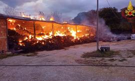 San Severino, incendio distrugge un fienile: mobilitati i vigili del fuoco