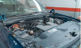 Cofano del motore: è legale guidare senza?