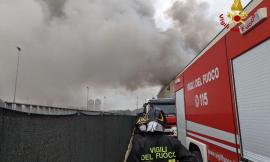 Incendio Rimel, Prefettura: "Scuole riaperte dal 9 dicembre, parametri qualità aria in miglioramento"