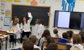 Gagliole, "L'autore entra in classe": gli alunni alla scoperta del mondo della scrittura