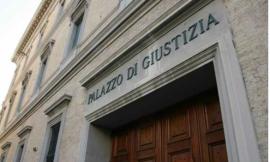 Ancona, infatuazione tra una 20enne e una minorenne: genitori finiscono a processo