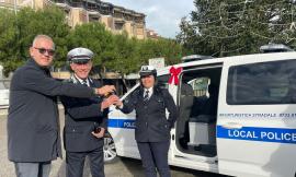 Civitanova, la Polizia Locale riceve un nuovo mezzo per l’infortunistica stradale. “Garantiamo la sicurezza”