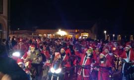 Babbo Natale a Castelraimondo arriva in sella a una moto: boom di presenze