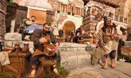 Un presepe monumentale nella piazza di Monte San Giusto