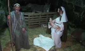 Il presepe vivente torna nel borgo di Braccano: navette gratuite da Matelica