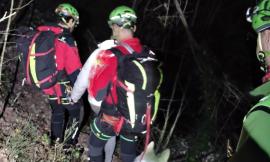 Al sopraggiungere del buio perdono l'orientamento: soccorsi in montagna quattro escursionisti