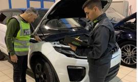 Con due Range Rover rubate sul traghetto per l'Albania: la Finanza lo scopre e blocca l'imbarco