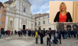 Macerata, flash mob in piazza a sostegno del popolo iraniano