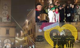 Tolentino, la 'Befana del Ponte del diavolo' plana sulla piazza a cavallo della scopa (FOTO)