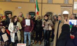 Flash mob per l'Iran: Macerata scende in piazza