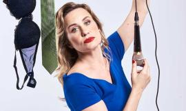 Tolentino, "Tranquilli, poi vi spiego": la comicità di Laura Formenti sul palco del Politeama