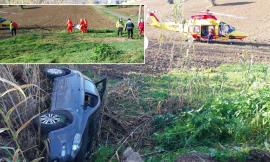 Macerata, auto esce di strada e si ribalta: coinvolte cinque persone, grave una donna (FOTO e VIDEO)