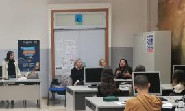 Ricercatrici Unimc si sfidano al Liceo Scientifico