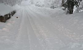 Maltempo e neve nell'entroterra maceratese: chiuse le scuole in diversi comuni