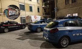 Macerata, tensione al Circolo Pro Cairoli: uomo sotto i fumi dell'alcol crea scompiglio e si rompe un dito (FOTO)