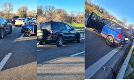 Macerata, schianto in superstrada: tre feriti. Uno dei conducenti fugge dopo l'incidente