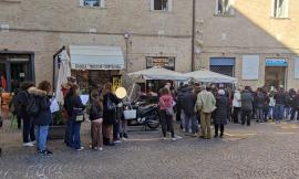 Macerata, caccia al passaporto: code per il rilascio davanti alla Questura