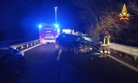 Corridonia, schianto tra due auto in superstrada: un ferito estratto dalle lamiere