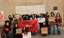 Macerata, "No al precariato sistemico": in piazza la protesta dei giovani ricercatori (FOTO)