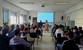 Macerata, "Discriminazione di genere ed educazione affettiva": gli psicologi salgono in cattedra