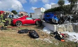 Schianto tra Ferrari, una sfonda la recinzione e prende fuoco: due feriti a Torrette