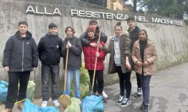 ITE Gentili, gli studenti puliscono il Monumento alla Resistenza: "Per la pace, con la cura"