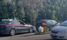 Tentano di eludere controllo, ne scaturisce un inseguimento: carabiniere spara a fuggiasco